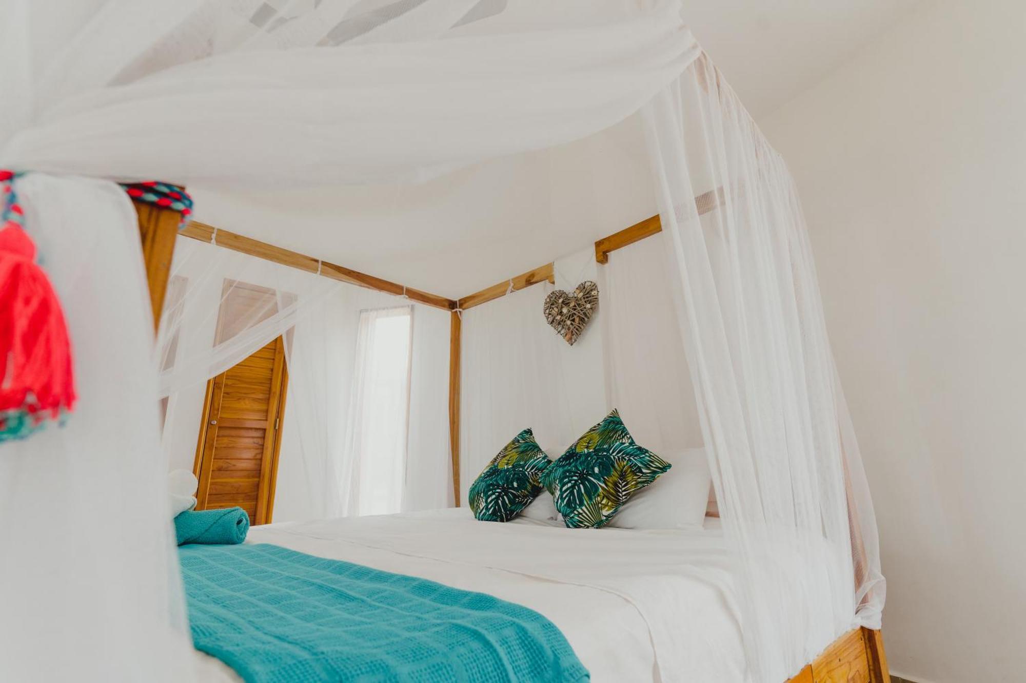 Uuttaaka Eco-Hotel パロミノ エクステリア 写真